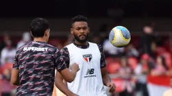 Sabino durante aquecimento do SPFC no Morumbis.
