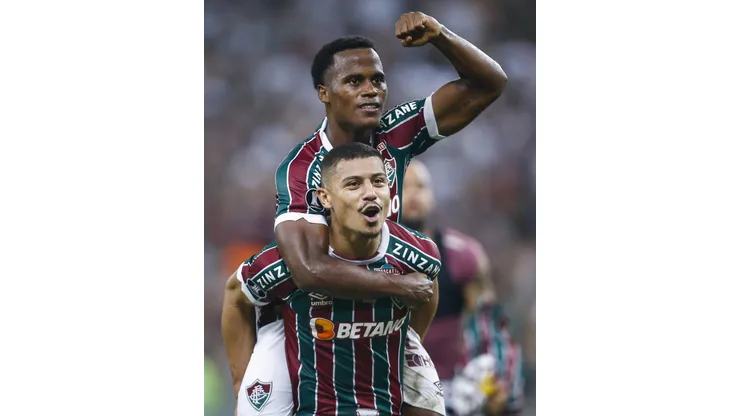 RIO DE JANEIRO, BRAZIL - AUGUST 08: André and Jhon Arias of Fluminense celebrate after winning the Copa CONMEBOL Libertadores round of 16 second leg match between Fluminense and Argentinos Juniors at Maracana Stadium on August 08, 2023 in Rio de Janeiro, Brazil. (Photo by Wagner Meier/Getty Images)