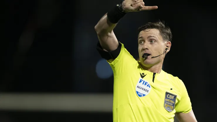 Árbitro Ramon Abatti Abel durante partida