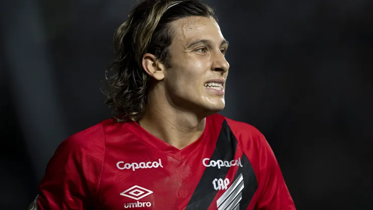 Canobbio jogador do Athletico-PR durante partida