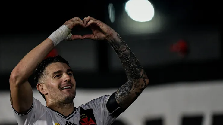 Vegetti jogador do Vasco durante partida