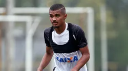 Clayton Sampaio é novo reforço do Internacional (Foto: Pedro Ernesto Guerra Azevedo/Santos FC)