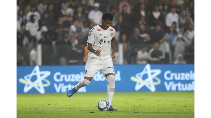 Gil jogador do Santos durante partida contra o Amazonas. Foto: Reinaldo Campos/AGIF