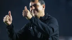 SP - SANTOS - 02/08/2024 - BRASILEIRO B 2024, SANTOS X SPORT - Fabio Carille tecnico do Santos antes da partida contra o Sport no estadio Vila Belmiro pelo campeonato Brasileiro B 2024. Foto: Reinaldo Campos/AGIF