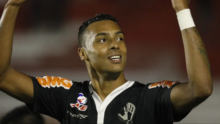 Vegetti foi exaltado por Elton, ex-Vasco.Elton comemora seu gol - Vasco da Gama vs. Ceara SC Fortaleza - Rio de Janeiro/RJ, Brasil - 31/08/2011. x(55)xWagnerxMeierx/xFotoarenax PUBLICATIONxNOTxINxBRA (6413); Fussball Brasilien xcb x1x 2011 quer Image number 08489591 date 31 08 2011 Copyright imago Tone Seu Gol Vasco there Gama vs Ceara SC Fortaleza Rio de Janeiro RJ Brasil 31 08 2011 X 55 xFotoarenax PUBLICATIONxNOTxINxBRA Football Brazil x1x 2011 horizontal