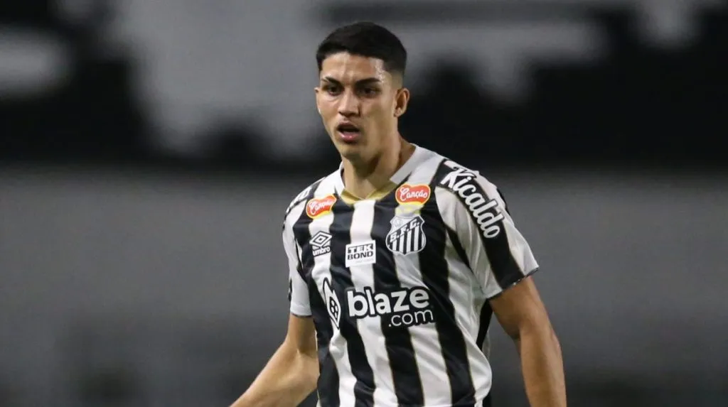 Jair Cunha, defensor do Santos