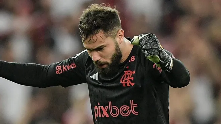 RJ - RIO DE JANEIRO - 31/07/2024 - BRASILEIRO A 2024, FLAMENGO X PALMEIRAS - Matheus Cunha goleiro do Flamengo durante partida contra o Palmeiras no estadio Maracana pelo campeonato Brasileiro A 2024. Foto: Thiago Ribeiro/AGIF