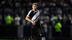 Adson jogador do Vasco durante partida contra o Corinthians no estadio Sao Januario pelo campeonato Brasileiro A 2024