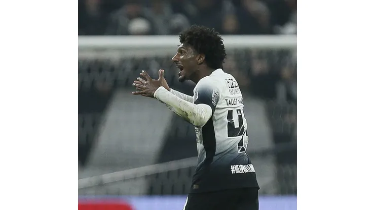 SAO PAULO, BRAZIL - AUGUST 10: Talles Magno of Corinthians celebrates after scoring the first goal of his team during the Brasileirao 2024 match between Corinthians and Red Bull Bragantino at Neo Quimica Arena on August 10, 2024 in Sao Paulo, Brazil. (Photo by Ricardo Moreira/Getty Images)