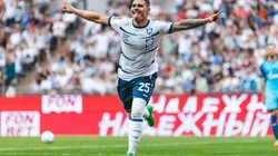 Alex Fernandes, ex-meia do Santos comemorando seu gol pelo clube russo Baltika Kaliningrad.