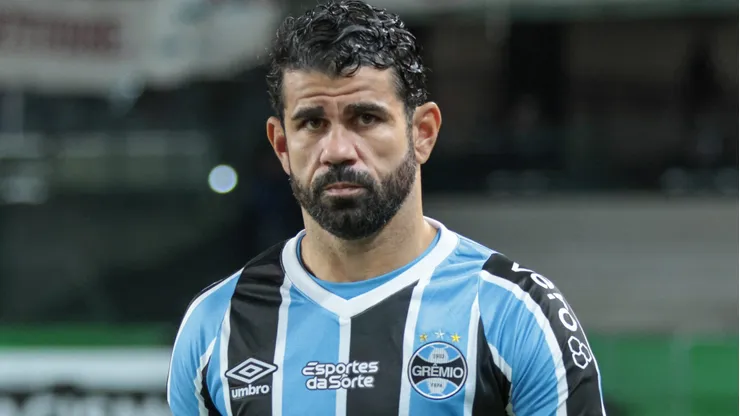 PR - CURITIBA - 08/06/2024 - COPA LIBERTADORES 2024, GREMIO X ESTUDIANTES - Diego Costa jogador do Gremio durante partida contra o Estudiantes no estadio Couto Pereira pelo campeonato Copa Libertadores 2024. Foto: Robson Mafra/AGIF