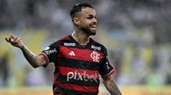 Michael comemora gol do Flamengo contra o Bragantino pelo Brasileirão.