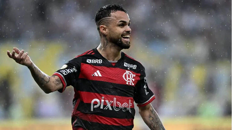Michael comemora gol do Flamengo contra o Bragantino pelo Brasileirão.