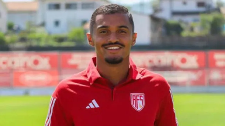 Clayton Sampaio pode reforçar o Internacional. Foto: Divulgação/AVS