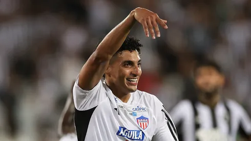 Gabriel Fuentes, alvo do Fluminense, comemorando contra o Botafogo na Libertadores. Foto: Buda Mendes/Getty Images