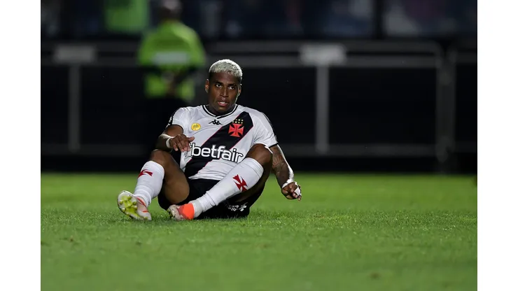 RJ - RIO DE JANEIRO - 26/08/2024 - BRASILEIRO A 2024, VASCO X ATHLETICO-PR - Emerson Rodriguez jogador do Vasco durante partida contra o Athletico-PR no estadio Sao Januario pelo campeonato Brasileiro A 2024. Foto: Thiago Ribeiro/AGIF