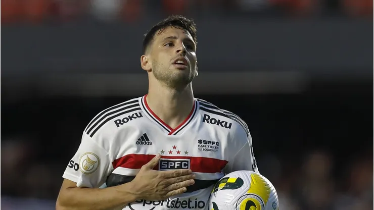 Calleri comemorando gol no Brasileirão 2022 (Foto: Ricardo Moreira/Getty Images)