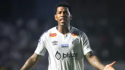 Gil jogador do Santos durante partida contra o Amazonas no estadio Vila Belmiro pelo campeonato Brasileiro B 2024.