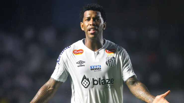 Gil jogador do Santos durante partida contra o Amazonas no estadio Vila Belmiro pelo campeonato Brasileiro B 2024.
