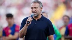 Foto: Eric Alonso/Getty Images - Hansi Flick fala sobre saída de Vitor Roque do Barcelona.