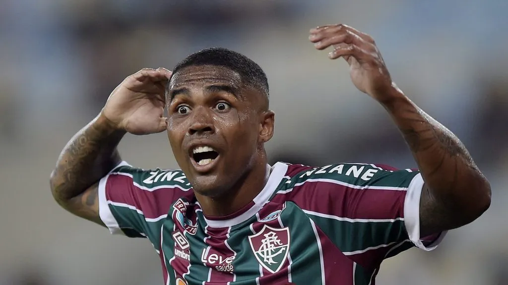 Douglas Costa vive situação delicada - Foto: Alexandre Loureiro/AGIF
