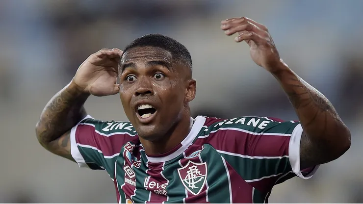Douglas Costa vive situação delicada - Foto: Alexandre Loureiro/AGIF