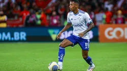 Arthur Gomes jogador do Cruzeiro durante partida contra o Internacional no estadio Beira-Rio pelo campeonato Brasileiro A 2024