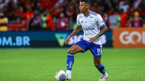 Arthur Gomes jogador do Cruzeiro durante partida contra o Internacional no estadio Beira-Rio pelo campeonato Brasileiro A 2024