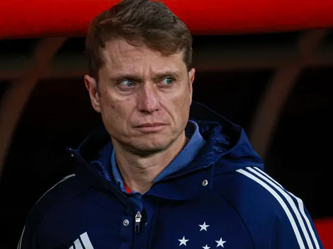 Torcida do Cruzeiro pede demissão de Seabra após vexame no Sul