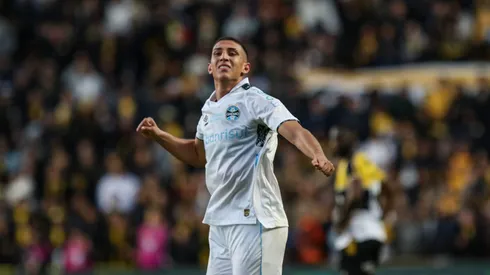 Monsalve comemorando gol marcado contra o Criciúma