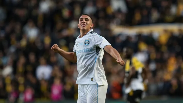Monsalve comemorando gol marcado contra o Criciúma