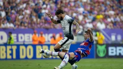 Kusevic jogador do Fortaleza disputa lance com Yuri Alberto jogador do Corinthians. Foto: Baggio Rodrigues/AGIF