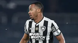 Meia jogou demais em 2024 - Foto: Thiago Ribeiro/AGIF.