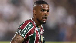 Douglas Costa não foi bem pelo Fluminense -Foto: Miguel Marrufo