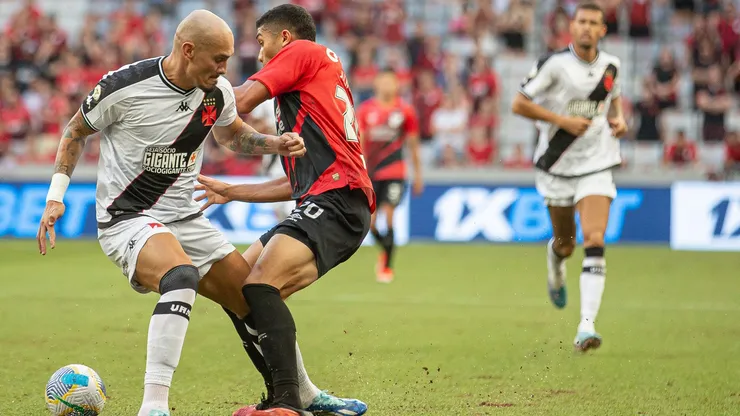 Vasco x Athletico terá transmissão ao vivo do Bolavip Brasil nesta segunda-feira (26) a partir das 19h30 pelo Campeonato Brasileiro. Foto: Luis Garcia/AGIF