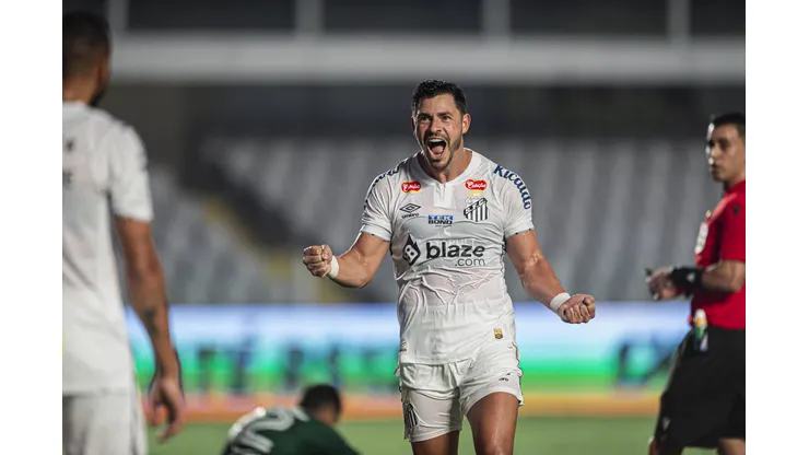 Giuliano tem contrato até dezembro no Santos