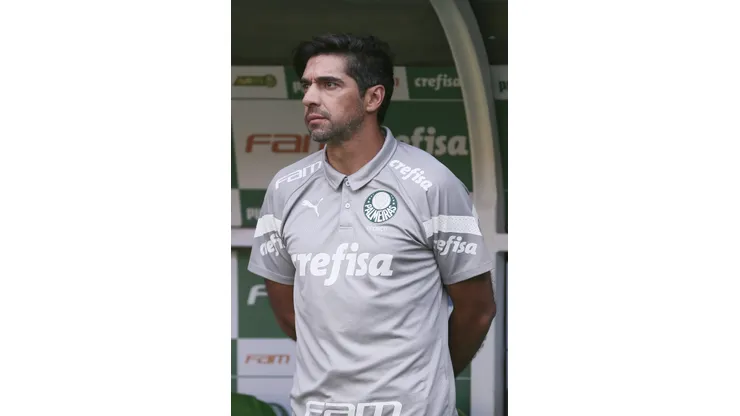 SAO PAULO, BRAZIL - AUGUST 18: Abel Ferreira head coach of Palmeiras looks on during the Brasileirao 2024 match between Palmeiras and Sao Paulo at Allianz Parque on August 18, 2024 in Sao Paulo, Brazil. (Photo by Ricardo Moreira/Getty Images)