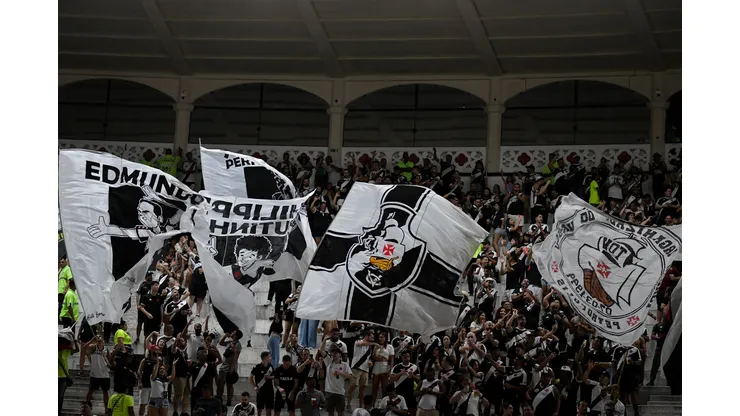 Torcida do Vasco durante partida contra Bragantino no estadio Sao Januario pelo campeonato Brasileiro A 2024