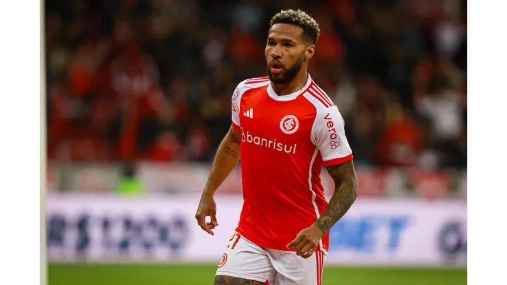 Wesley jogador do Internacional durante partida contra o Athletico-PR no Beira-Rio pelo Brasileirão. Foto: Maxi Franzoi/AGIF