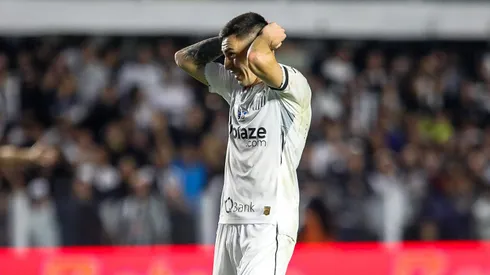 Escobar foi expulso em momento crucial pelo Santos. Foto: Reinaldo Campos/AGIF