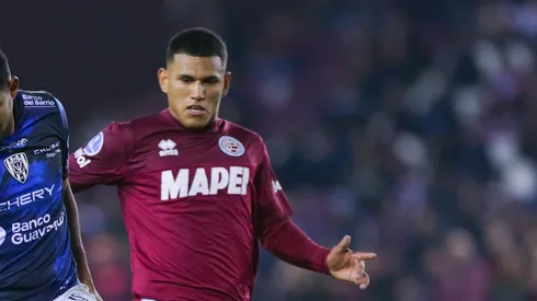 Braian Aguirre em ação pelo Lanús. Foto: Daniel Jayo/Getty Images