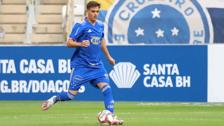 Weverton disputando o Campeonato Mineiro em 2021 com a camisa do Cruzeiro.
