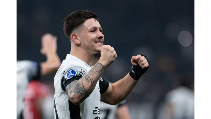 Corinthians renovou o contrato de Rodrigo Garro em agosto e salário chegou a mais de R$ 800 mil mensais.