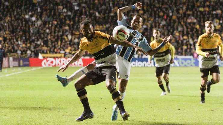 Criciúma x Grêmio terá transmissão do Bolavip Brasil a partir das 14h30 neste domingo (25). Foto: Lucas Sabino/AGIF