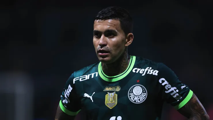 Atacante Alviverde durante partida contra o Fortaleza