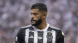 Hulk com a camisa alvinegra.