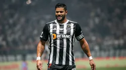 Recentemente, o atacante sofreu uma lesão na panturrilha direita