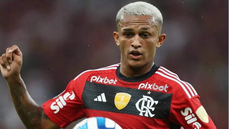 Wesley no Manchester United é falado por dirigente do Flamengo