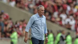 Treinador foi internado após retornar ao Brasil