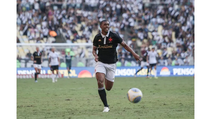 SP - RIO DE JANEIRO - 02/06/2024 - BRASILEIRO A 2024, VASCO X FLAMENGO - Rayan jogador do Vasco durante partida contra o Flamengo no estadio Maracana pelo campeonato Brasileiro A 2024. Foto: Thiago Vasconcelos Dos Santos/AGIF